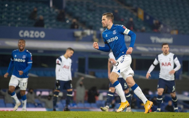 他的角色是 他的角色是